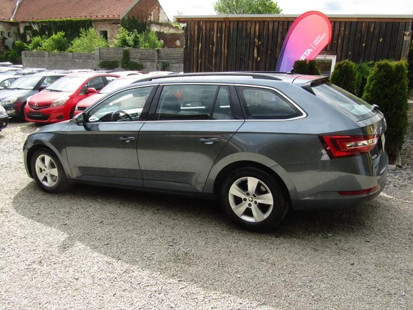 Škoda Superb 1.6 TDI 88kW DSG - foto 4
