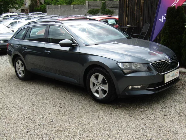 Škoda Superb 1.6 TDI 88kW DSG - foto 7