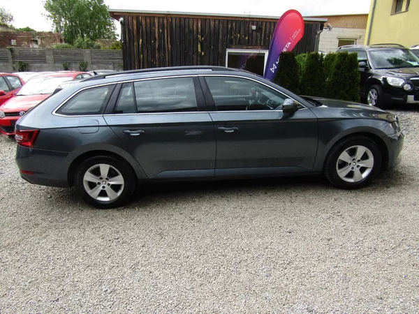 Škoda Superb 1.6 TDI 88kW DSG - foto 9
