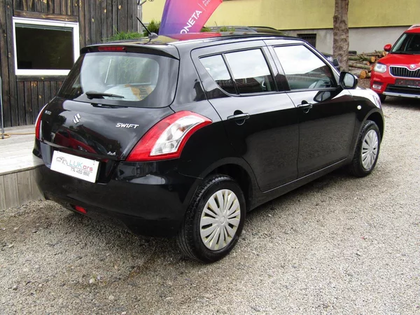 Suzuki Swift 1.3 16V 69kW 4X4 - foto 11