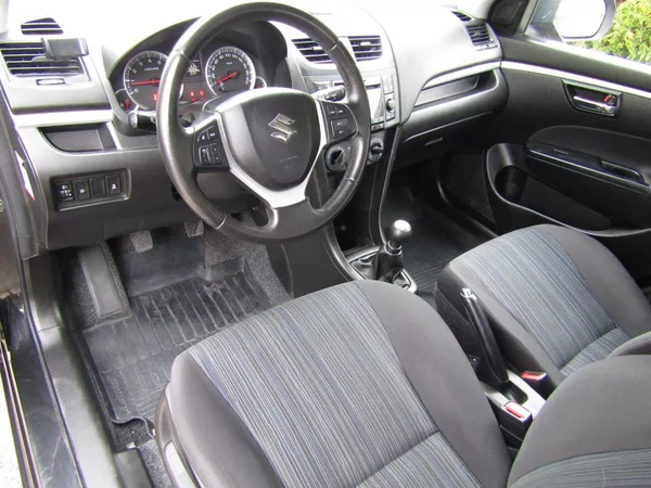 Suzuki Swift 1.3 16V 69kW 4X4 - foto 13