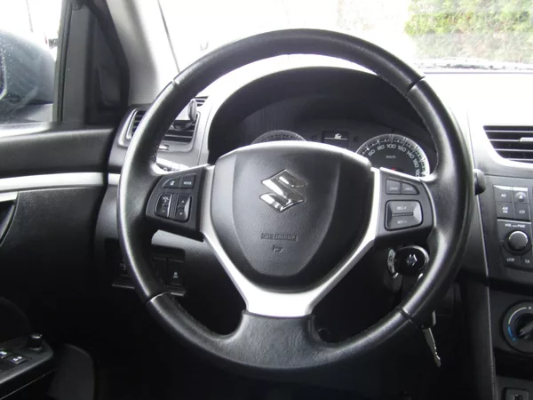 Suzuki Swift 1.3 16V 69kW 4X4 - foto 16