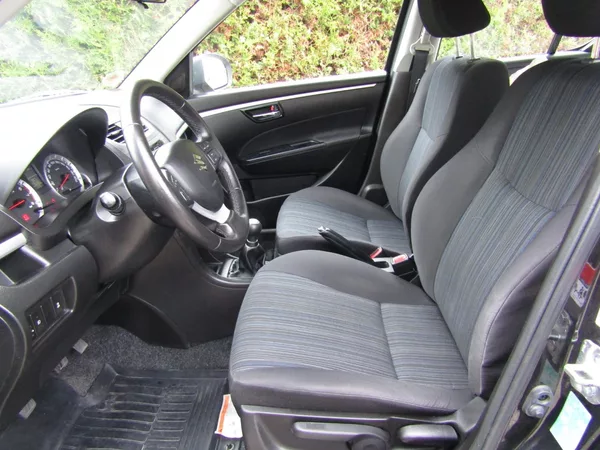 Suzuki Swift 1.3 16V 69kW 4X4 - foto 19