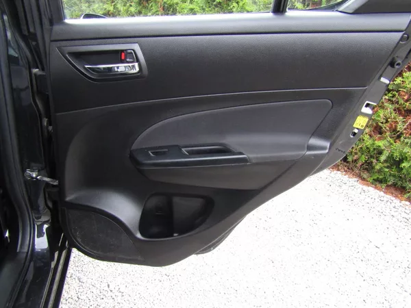 Suzuki Swift 1.3 16V 69kW 4X4 - foto 24