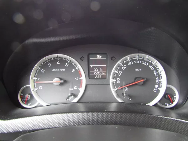 Suzuki Swift 1.3 16V 69kW 4X4 - foto 27