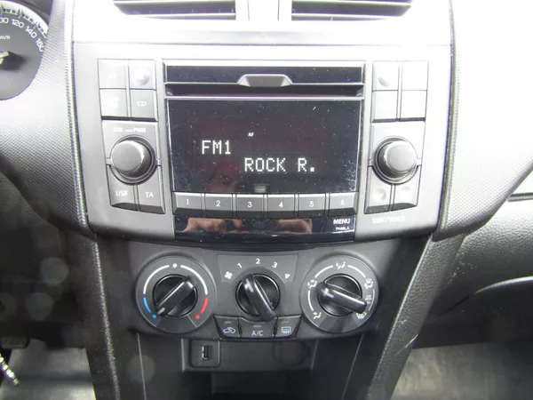 Suzuki Swift 1.3 16V 69kW 4X4 - foto 33