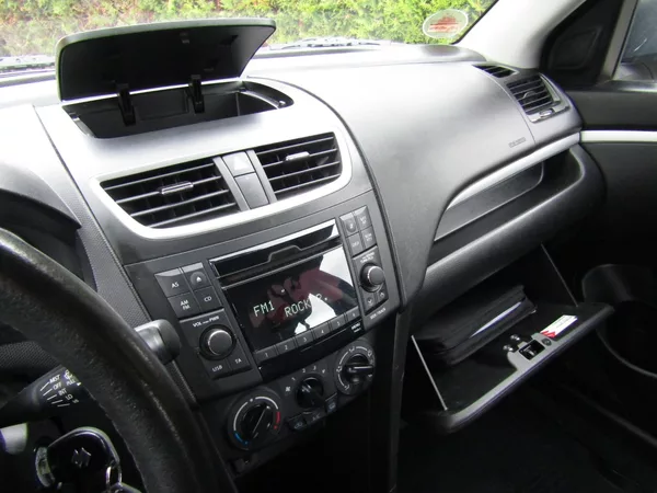Suzuki Swift 1.3 16V 69kW 4X4 - foto 37