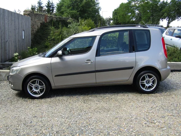 Škoda Roomster 1.9 TDI 77kW BEZ DPF - foto 3
