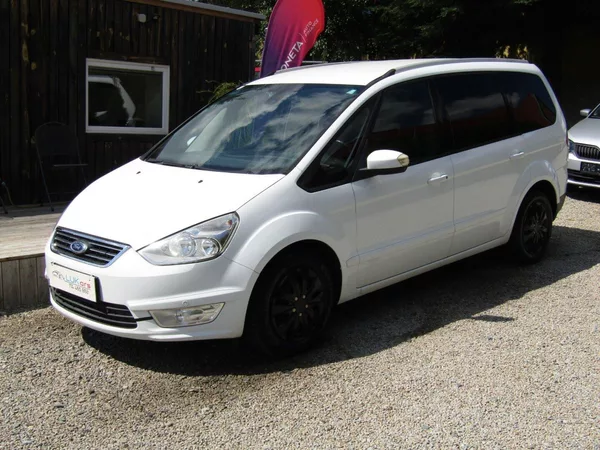 Ford Galaxy 1.6 TDCi ZIMNÍ + LETNÍ PNEU