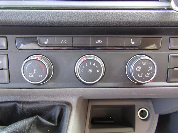 Volkswagen Crafter 2.0 TDI 130kW ACC 6 MÍST - foto 13