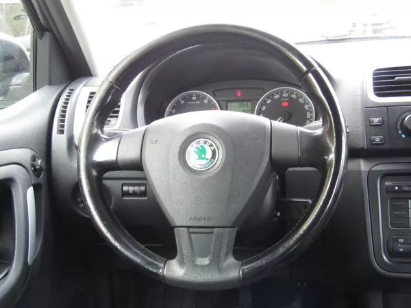 Škoda Fabia 1.4 16V 63kW SPORT - foto 16