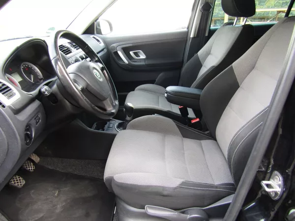 Škoda Fabia 1.4 16V 63kW SPORT - foto 19