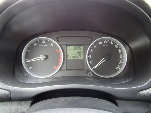 Škoda Fabia 1.4 16V 63kW SPORT - foto 28