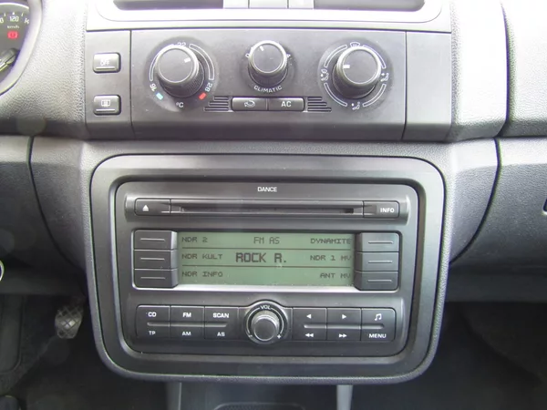 Škoda Fabia 1.4 16V 63kW SPORT - foto 33