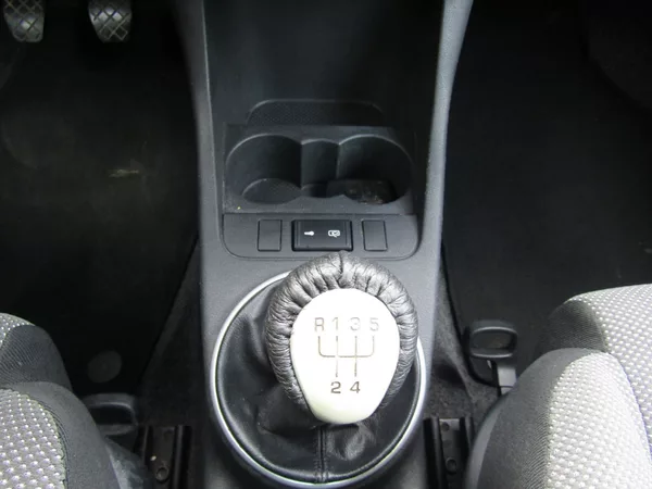 Škoda Fabia 1.4 16V 63kW SPORT - foto 34