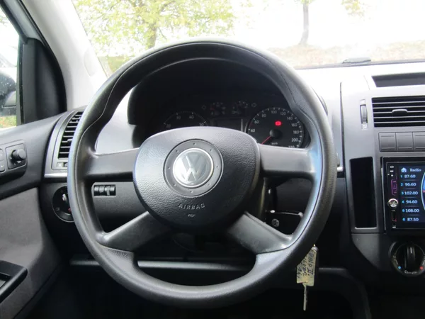Volkswagen Polo 1.4 I 55kW ZIMNÍ PNEU 1.MAJI - foto 16