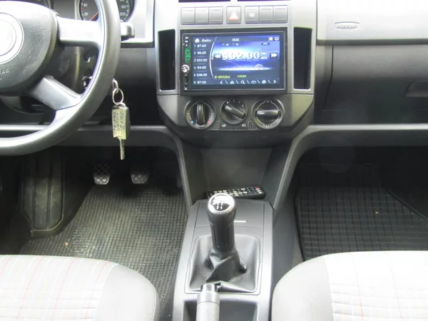 Volkswagen Polo 1.4 I 55kW ZIMNÍ PNEU 1.MAJI - foto 17