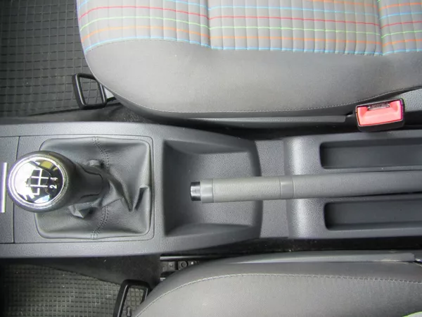 Volkswagen Polo 1.4 I 55kW ZIMNÍ PNEU 1.MAJI - foto 32