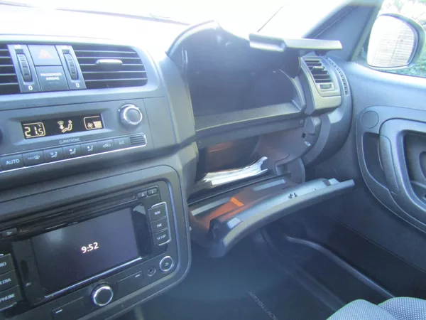 Škoda Roomster 1.2 TSI 63kW ROZVODY + SERVIS - foto 35