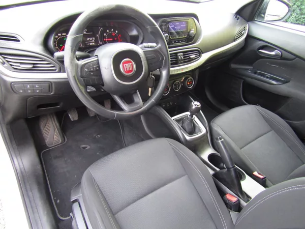 Fiat Tipo 1.4 16V 70kW - foto 13
