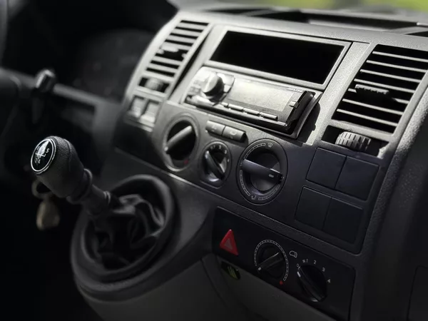 Volkswagen Transporter T5 1.9 TDi 75kw 9 míst - foto 14