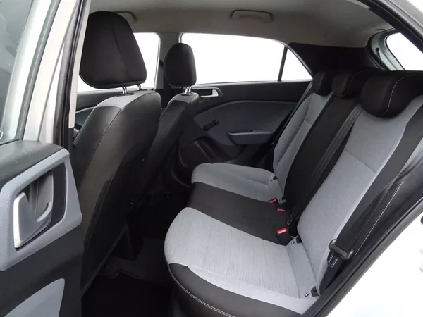Hyundai i20 1.2i,1majČR,s.kniha,klima - foto 16
