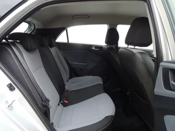 Hyundai i20 1.2i,1majČR,s.kniha,klima - foto 17
