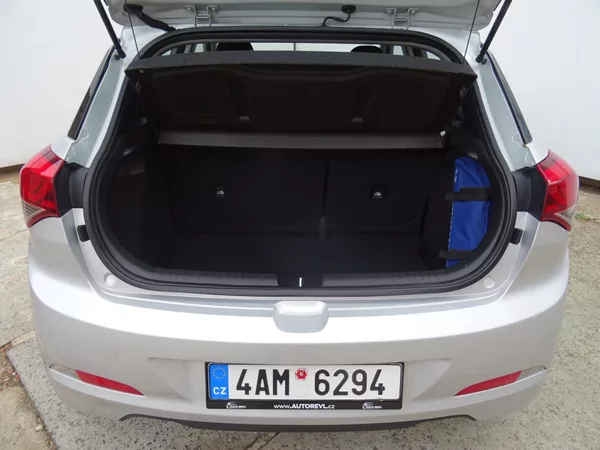 Hyundai i20 1.2i,1majČR,s.kniha,klima - foto 18