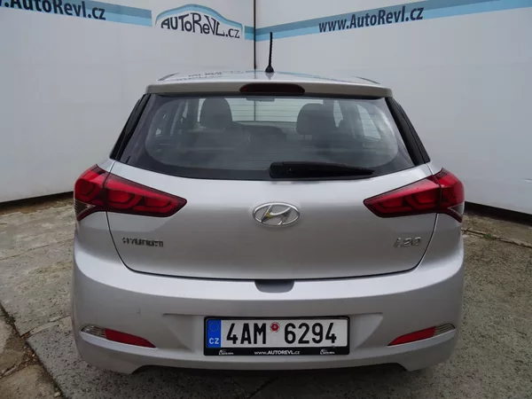 Hyundai i20 1.2i,1majČR,s.kniha,klima - foto 20