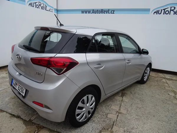 Hyundai i20 1.2i,1majČR,s.kniha,klima - foto 4