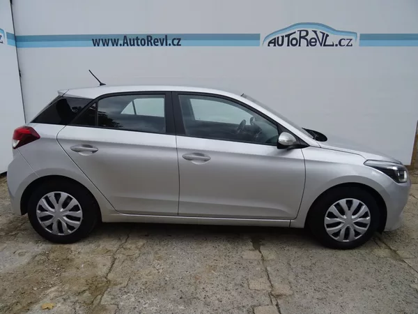 Hyundai i20 1.2i,1majČR,s.kniha,klima - foto 5