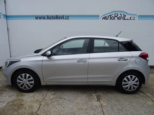 Hyundai i20 1.2i,1majČR,s.kniha,klima - foto 6