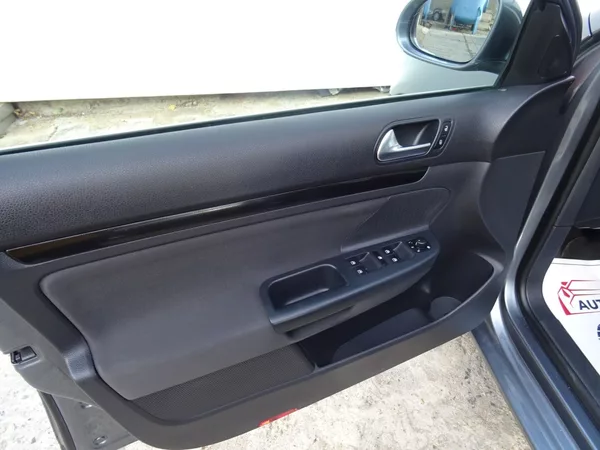 Volkswagen Golf 1.2i,77kW,S.kn,aut.klima - foto 16