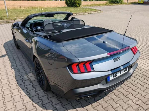 Ford Mustang 5.0 GT Cabrio zár. 5 Let - foto 4