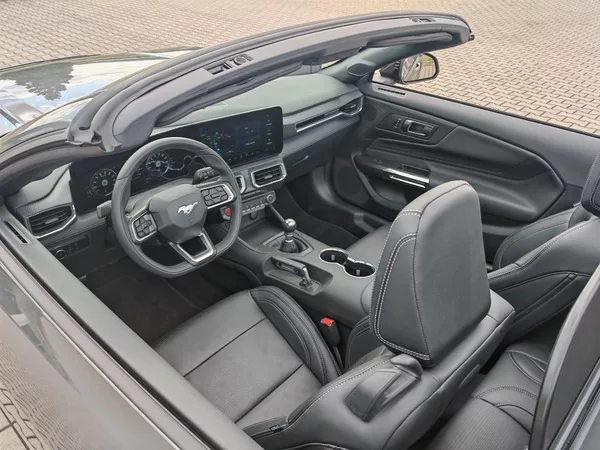 Ford Mustang 5.0 GT Cabrio zár. 5 Let - foto 9