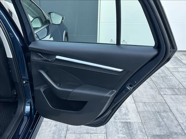Škoda Octavia 1,5 TSI 150PS Style M/T - foto 21