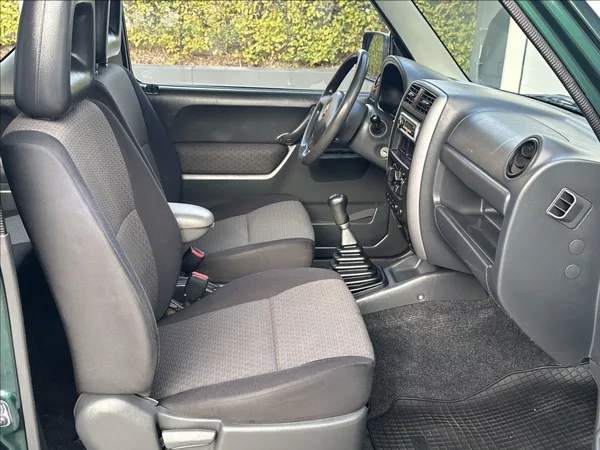 Suzuki Jimny 1,3 86PS Club Ranger 4x4 - foto 16