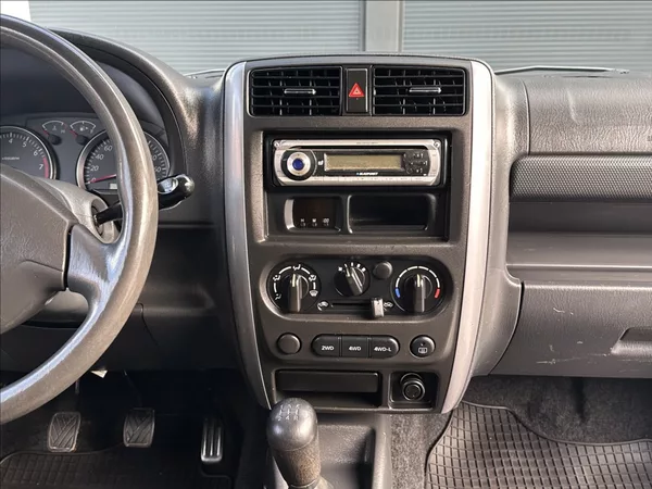 Suzuki Jimny 1,3 86PS Club Ranger 4x4 - foto 24