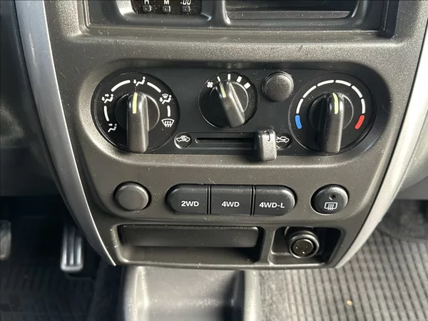 Suzuki Jimny 1,3 86PS Club Ranger 4x4 - foto 25