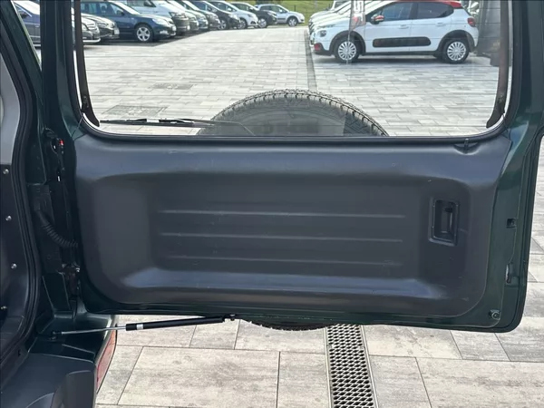 Suzuki Jimny 1,3 86PS Club Ranger 4x4 - foto 32