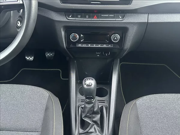 Škoda Fabia 1,0 MPI 75PS Soleil - foto 27