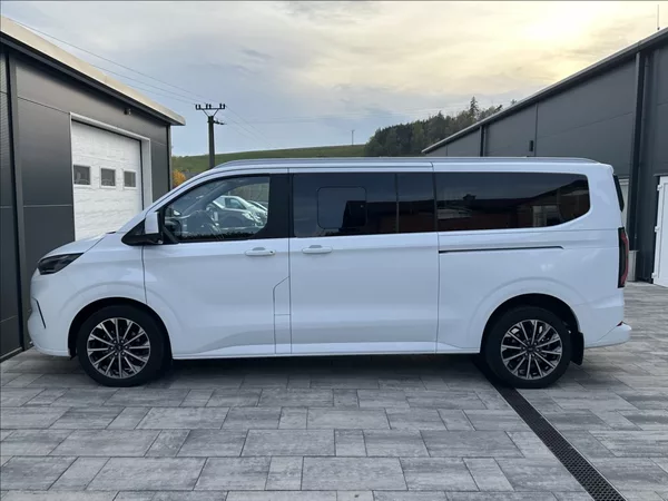 Ford Tourneo Custom 2,0 170PS L2 Titanium X A/T 4 - foto 11