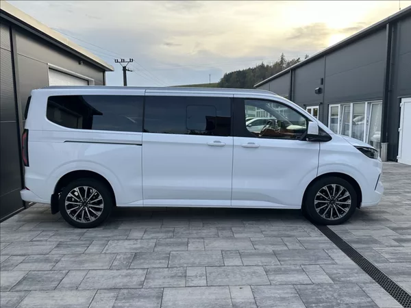 Ford Tourneo Custom 2,0 170PS L2 Titanium X A/T 4 - foto 6