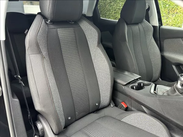 Peugeot 3008 1,5 BlueHDI 130PS Active - foto 17