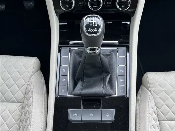 Škoda Superb 1,4 TSI 150PS Style Plus 4x4 - foto 27
