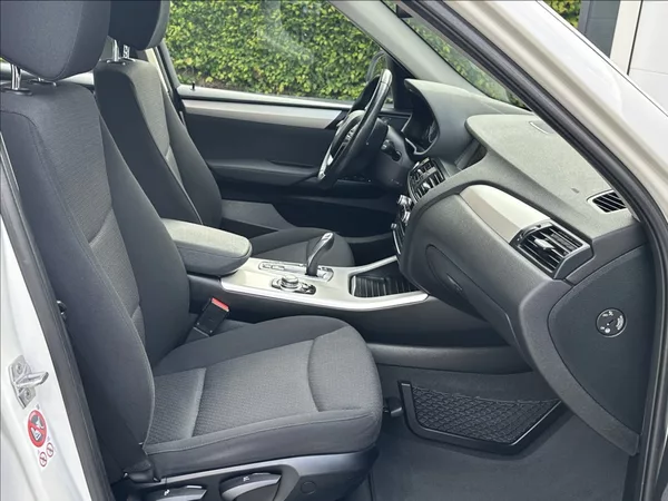 BMW X3 2,0 28i 245PS Advantage A/T 4 - foto 16