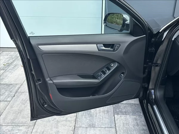 Audi A4 3,0 TDI 204PS Ambiente A/T - foto 12