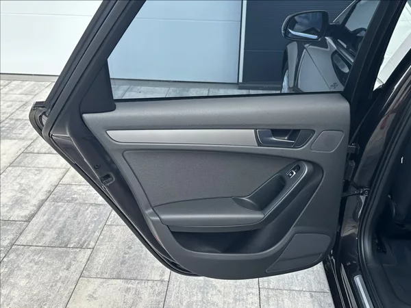 Audi A4 3,0 TDI 204PS Ambiente A/T - foto 14