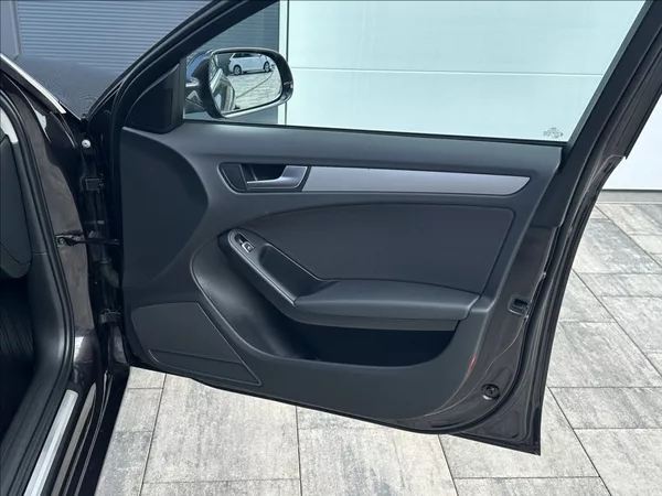 Audi A4 3,0 TDI 204PS Ambiente A/T - foto 17