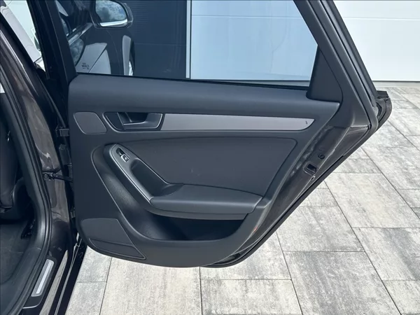 Audi A4 3,0 TDI 204PS Ambiente A/T - foto 20